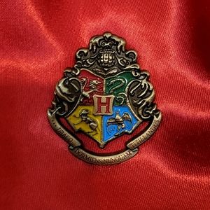 Hogwarts Crest Pin